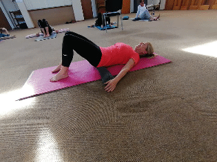 pilates instructor Tracy demonstartaing to clients in Monte Vista